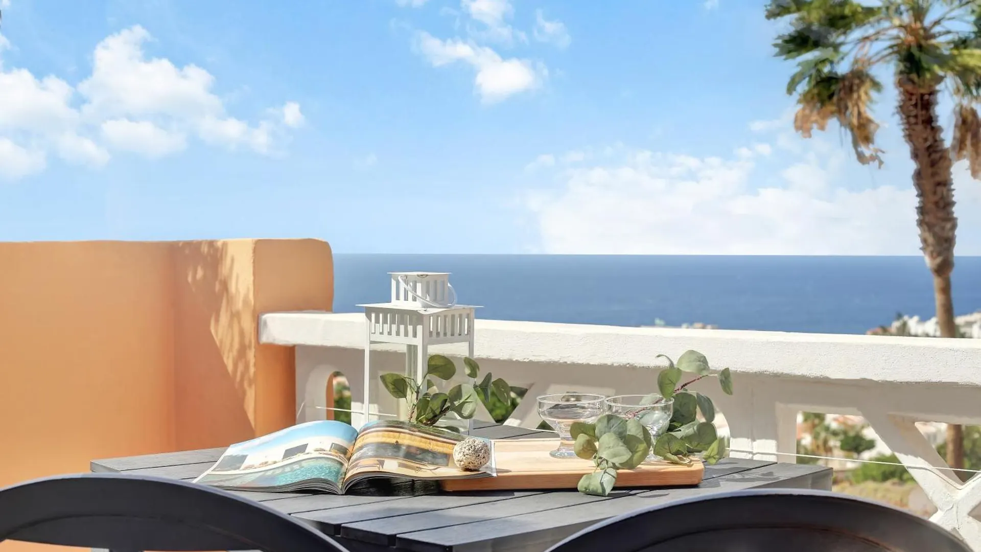 Luxury Romantic Ocean View 아데제 아파트