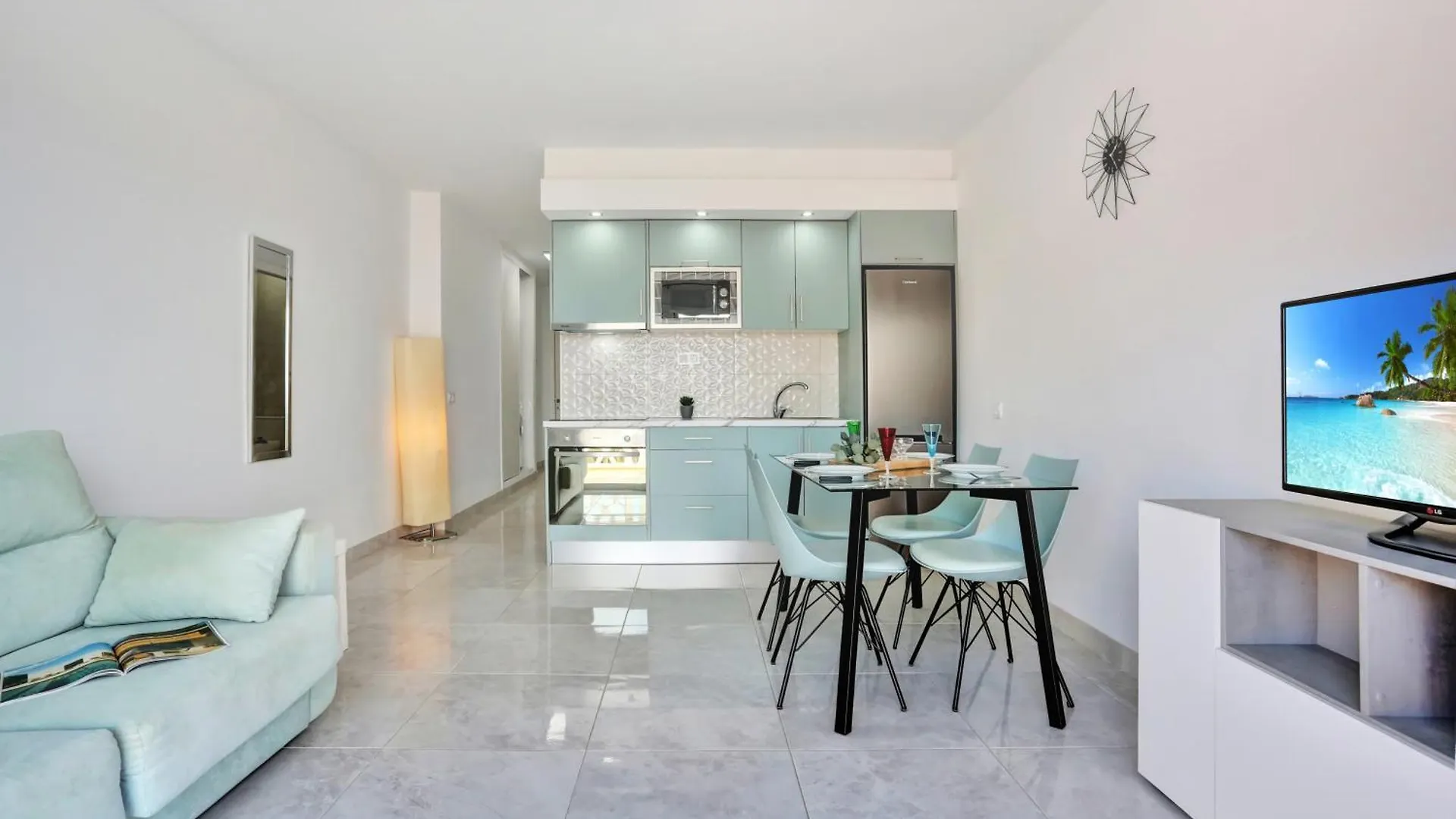 Luxury Romantic Ocean View 아데제 아파트